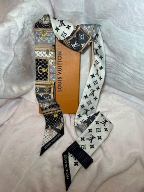 389.  Louis Vuitton Let's Go BB Bandeau in Nior